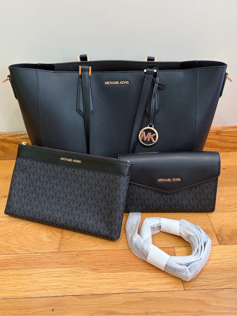 3-in-1 Michael Kors Black Signature Tote